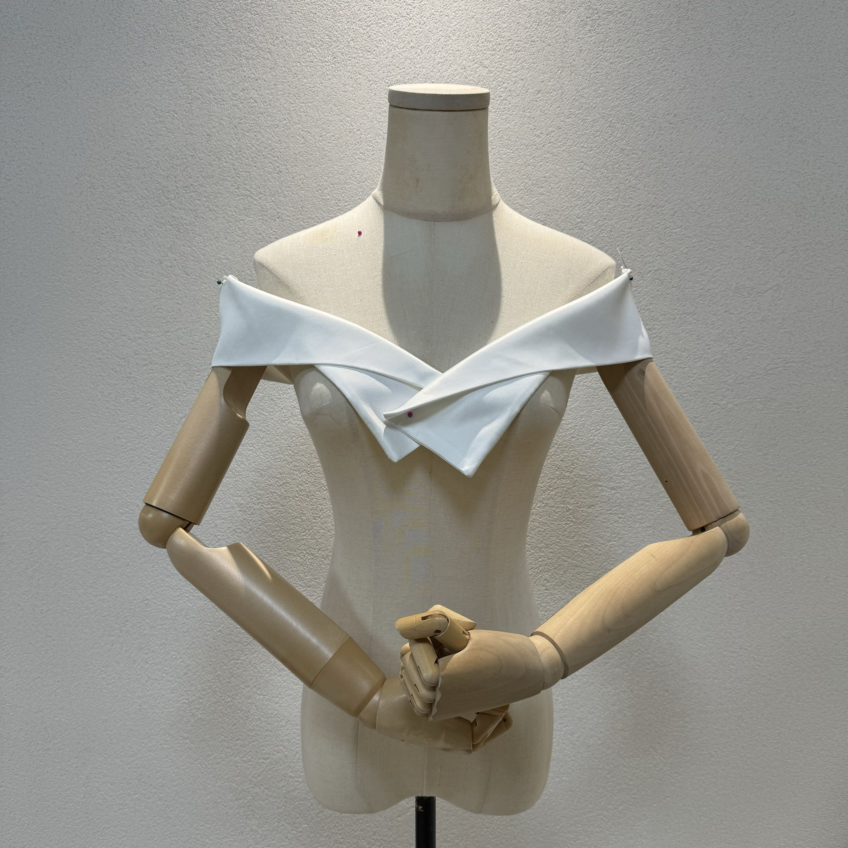 激安！高級サテン　取り外し可能オフショルダー　二の腕を隠せる　カラー変更可能　ホワイト　ウェディングドレス前撮り二次会