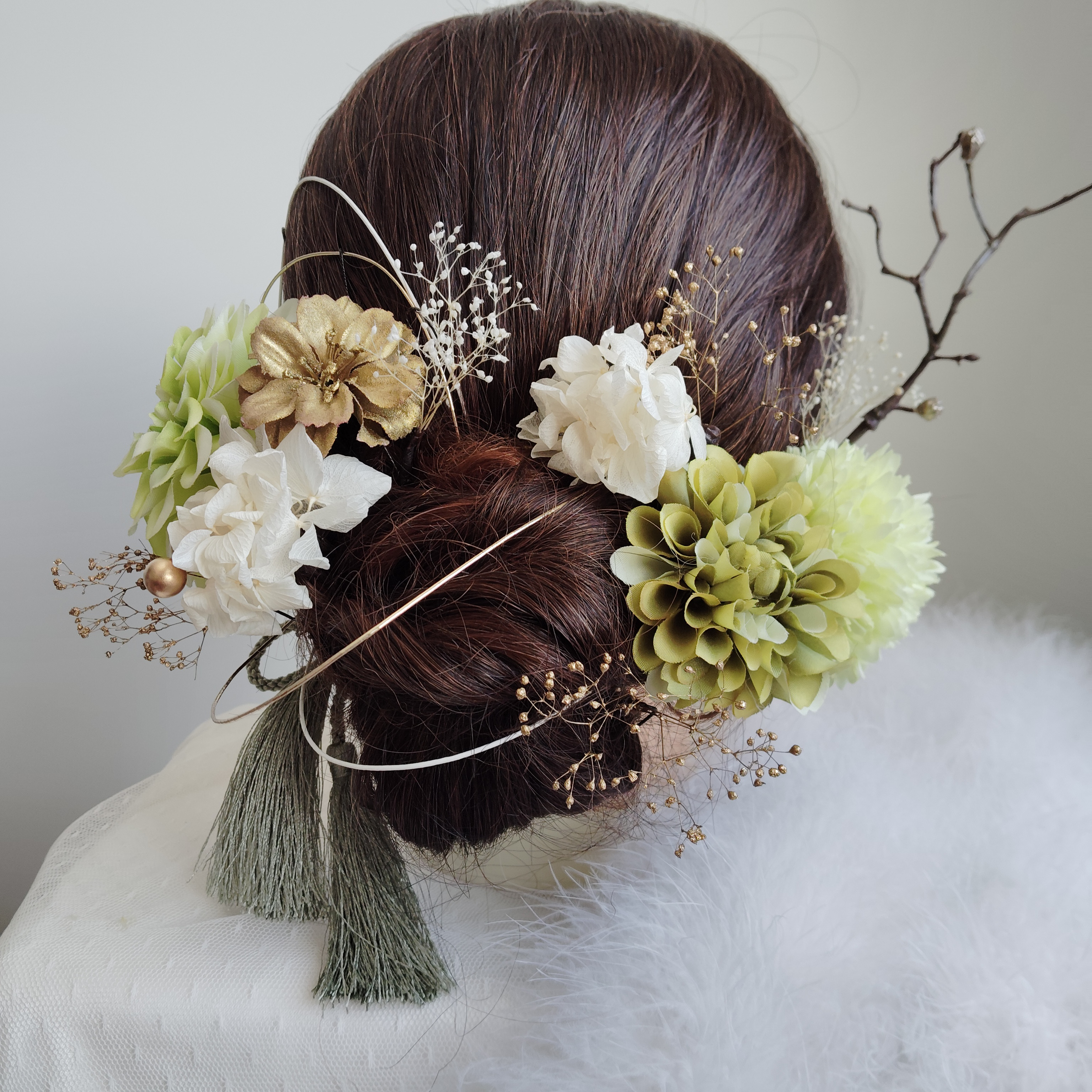 淡い緑と金の結婚式髪飾り　白無垢　成人式　卒業式　結婚式　振袖　着物　袴　和装婚　花嫁和装　タッセル　水引