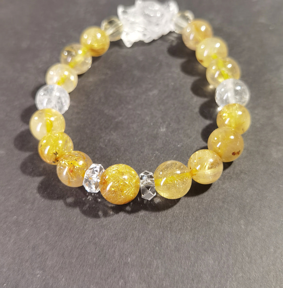 セール！まるで龍神が宿るかのような！5Aゴールドルチルクオーツ　究極のパワーブレス1点物 4枚目の画像