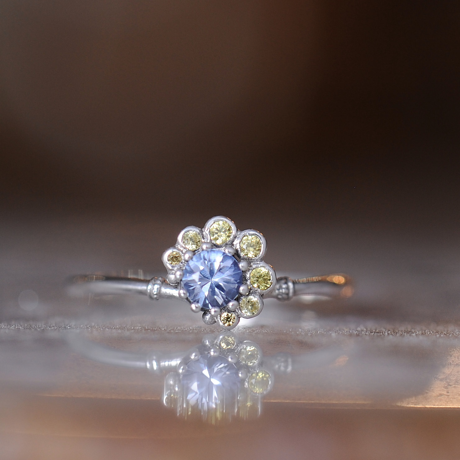 セイロンブルーサファイアの三日月環リング