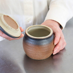 梅干しやお漬物入れにおすすめ　お漬物甕（かめ）砂糖壺　鉄茶 4枚目の画像