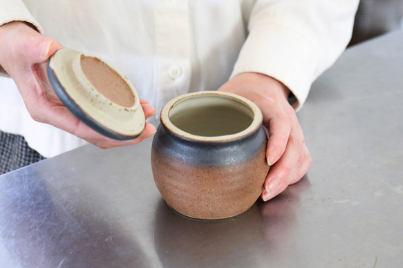 梅干しやお漬物入れにおすすめ　お漬物甕（かめ）砂糖壺　鉄茶 4枚目の画像