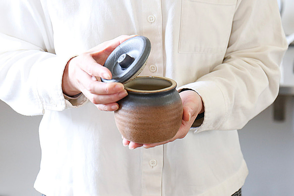 梅干しやお漬物入れにおすすめ　お漬物甕（かめ）砂糖壺　鉄茶 3枚目の画像