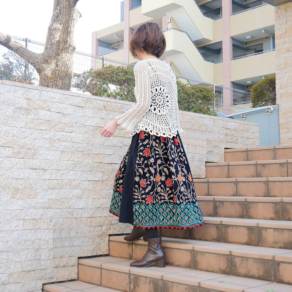 2025年新款 * 免運費 * 三種長度可選 * 吸睛的“3D效果”x“花卉刺繡” * 可換長裙 * 有襯裡 * 黑色 第3張的照片