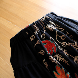 2025年新款 * 免運費 * 三種長度可選 * 吸睛的“3D效果”x“花卉刺繡” * 可換長裙 * 有襯裡 * 黑色 第15張的照片