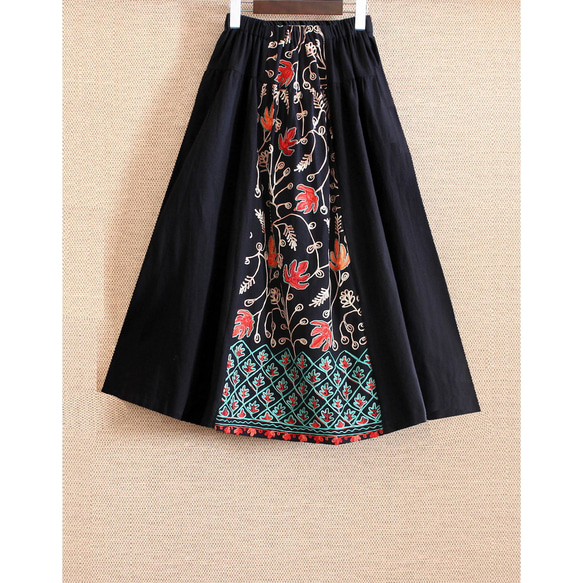 2025年新款 * 免運費 * 三種長度可選 * 吸睛的“3D效果”x“花卉刺繡” * 可換長裙 * 有襯裡 * 黑色 第12張的照片