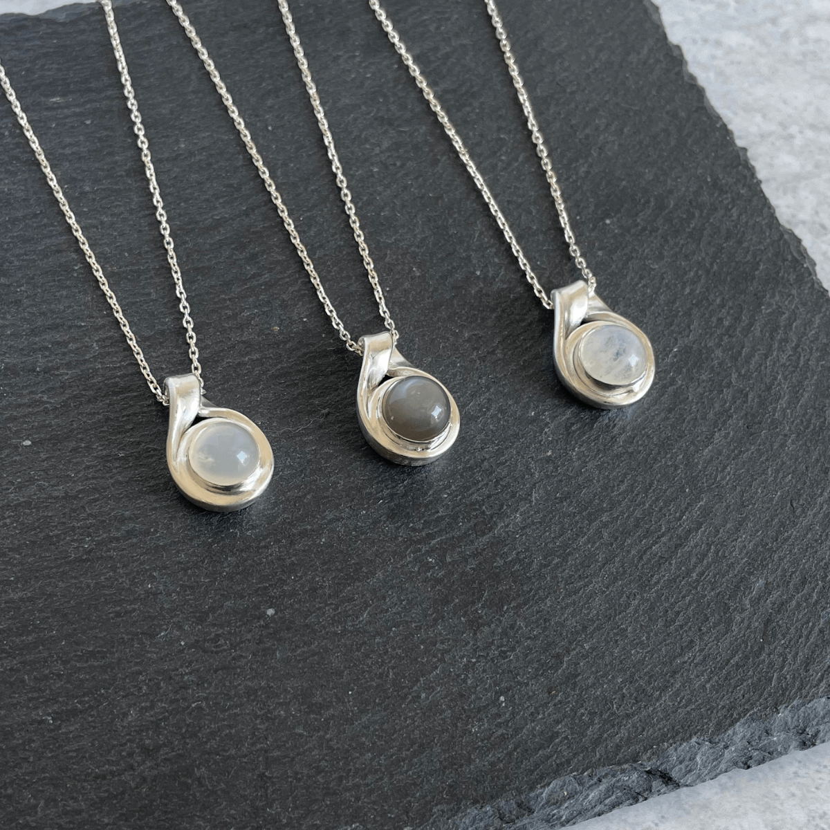 ネックレス マグネット留め具 シルバー 長さ調節 ムーンストーン アレルギー対応 N18-2