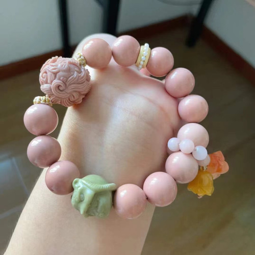 ＊いちごウサギ＊水晶龍神彫り　アラシャン瑪瑙　ブレスレット アラシャン瑪瑙の花彫りブレスレット🌸 - ヒーリングスペースmomo