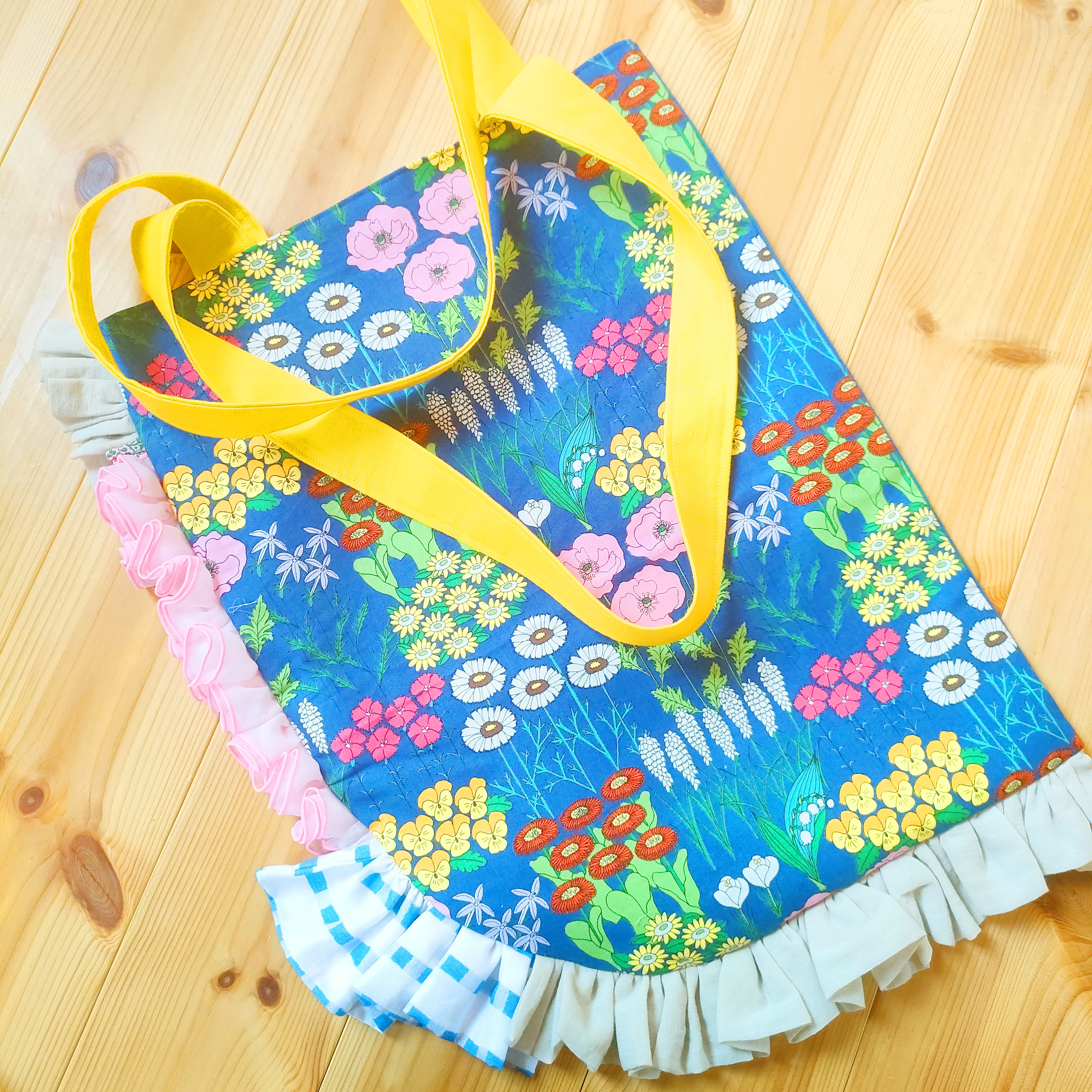 ⚘　１点もの作品　⚘　ひとつまがり道トート【 カラフルなお花畑 】