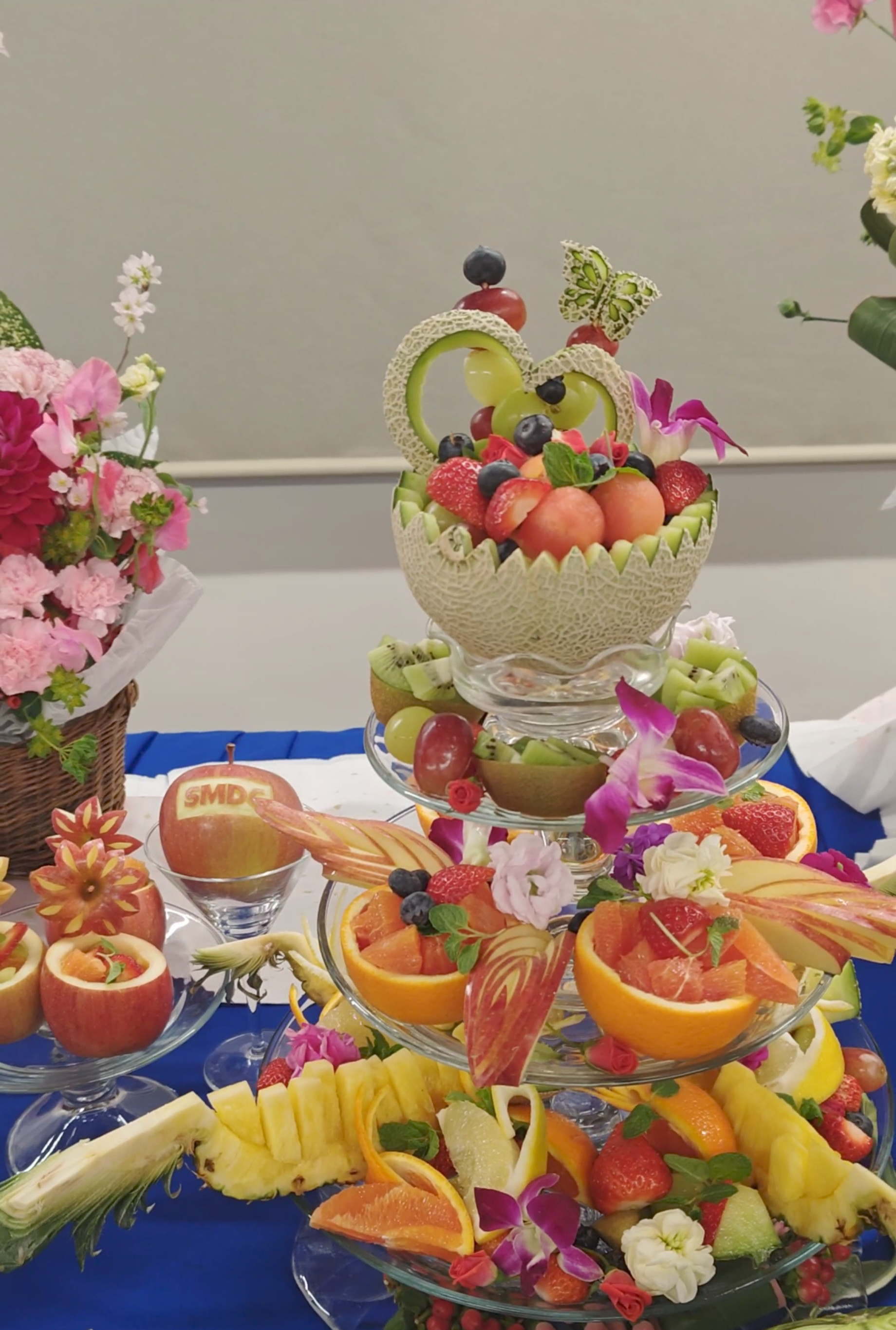 メロンのハートと蝶の器　　メロン　　プレゼント　　ギフト　蝶々　フルーツカービング　　フルーツカット　　アート　　母の日