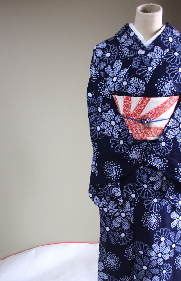 ◇現代 有松鳴海絞　浴衣◇【濃紺】計算された小菊の配置が美しい　モアトール袖長め裄72ｃｍ　木綿浴衣　 15枚目の画像