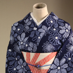 ◇現代 有松鳴海絞　浴衣◇【濃紺】計算された小菊の配置が美しい　モアトール袖長め裄72ｃｍ　木綿浴衣　 2枚目の画像
