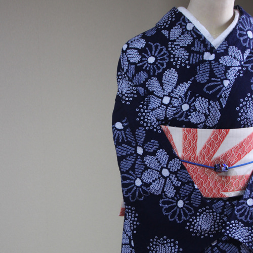 ◇現代 有松鳴海絞 浴衣◇【濃紺】計算された小菊の配置が美しい