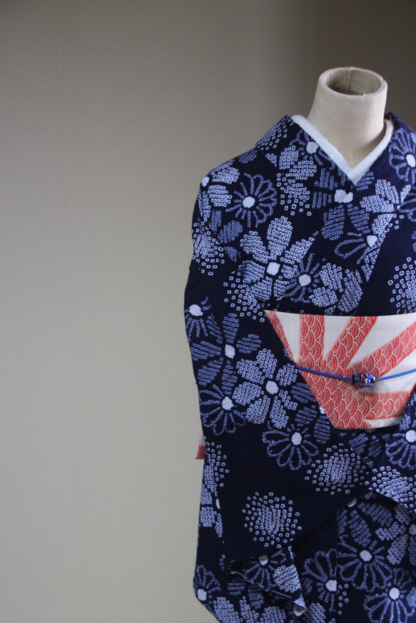 ◇現代 有松鳴海絞　浴衣◇【濃紺】計算された小菊の配置が美しい　モアトール袖長め裄72ｃｍ　木綿浴衣　 8枚目の画像