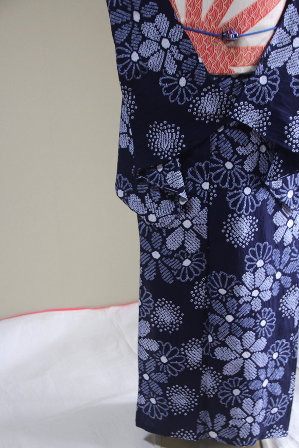 ◇現代 有松鳴海絞　浴衣◇【濃紺】計算された小菊の配置が美しい　モアトール袖長め裄72ｃｍ　木綿浴衣　 9枚目の画像