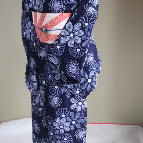 ◇現代 有松鳴海絞 浴衣◇【濃紺】計算された小菊の配置が美しい