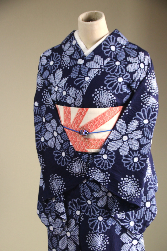 ◇現代 有松鳴海絞　浴衣◇【濃紺】計算された小菊の配置が美しい　モアトール袖長め裄72ｃｍ　木綿浴衣　 6枚目の画像