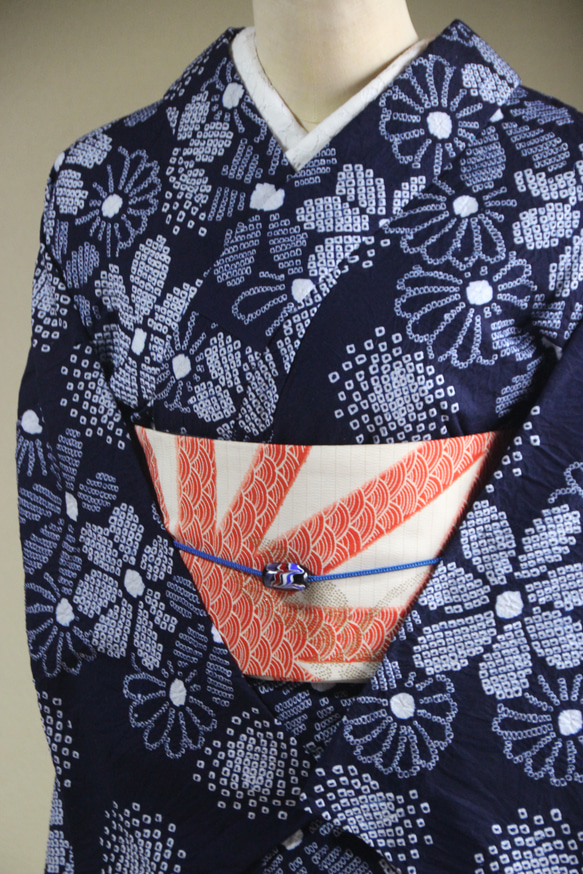 ◇現代 有松鳴海絞　浴衣◇【濃紺】計算された小菊の配置が美しい　モアトール袖長め裄72ｃｍ　木綿浴衣　 5枚目の画像