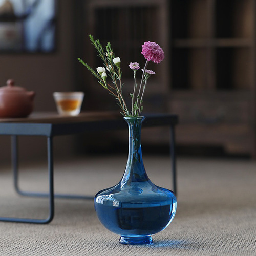 花瓶　水刺し　透明なブルー 花瓶 水刺し 透明なブルー