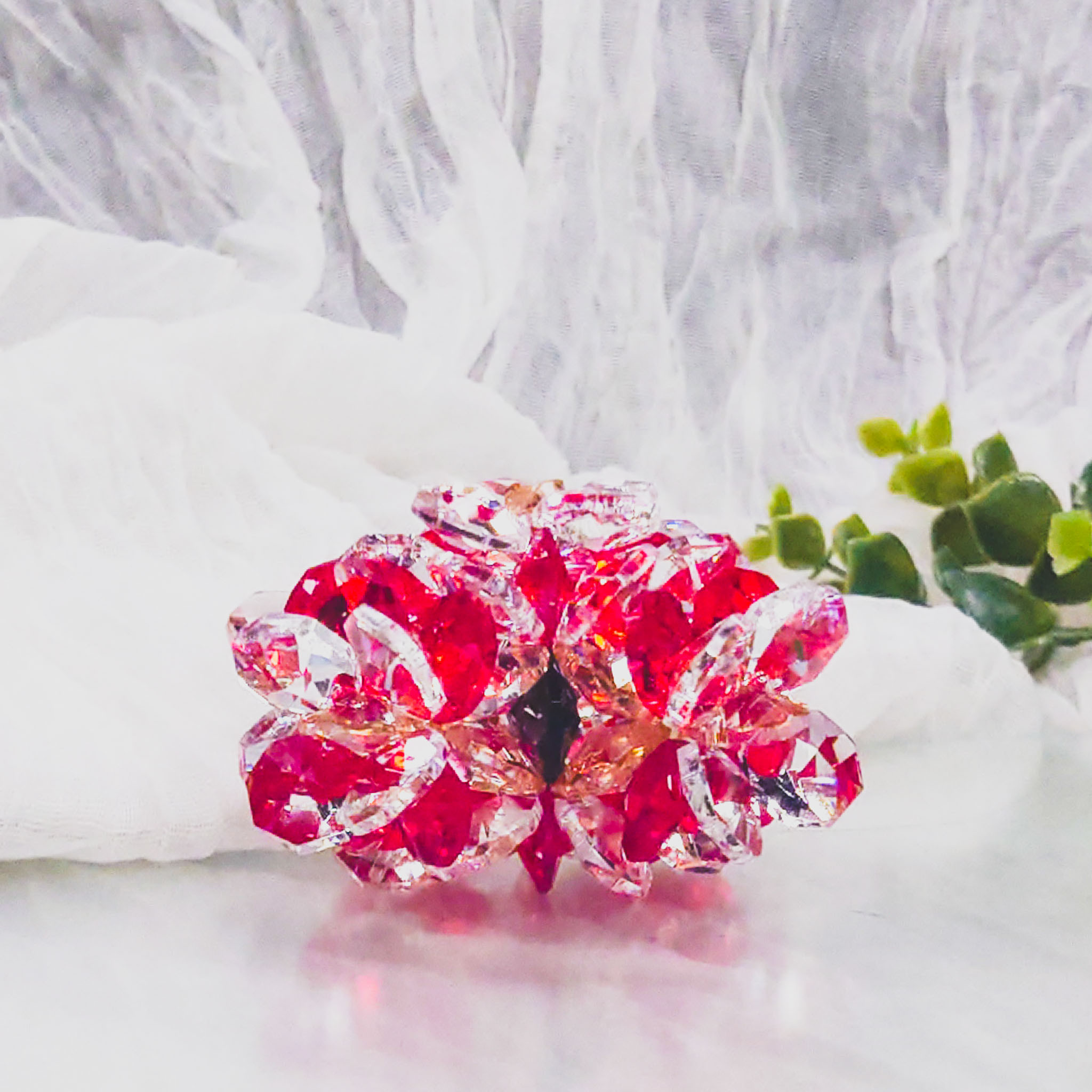 SN24C1016-04 アスフォー社製クリスタル使用　透明なお花の宝石箱のようなサンキャッチャー　置き型◆レッド１