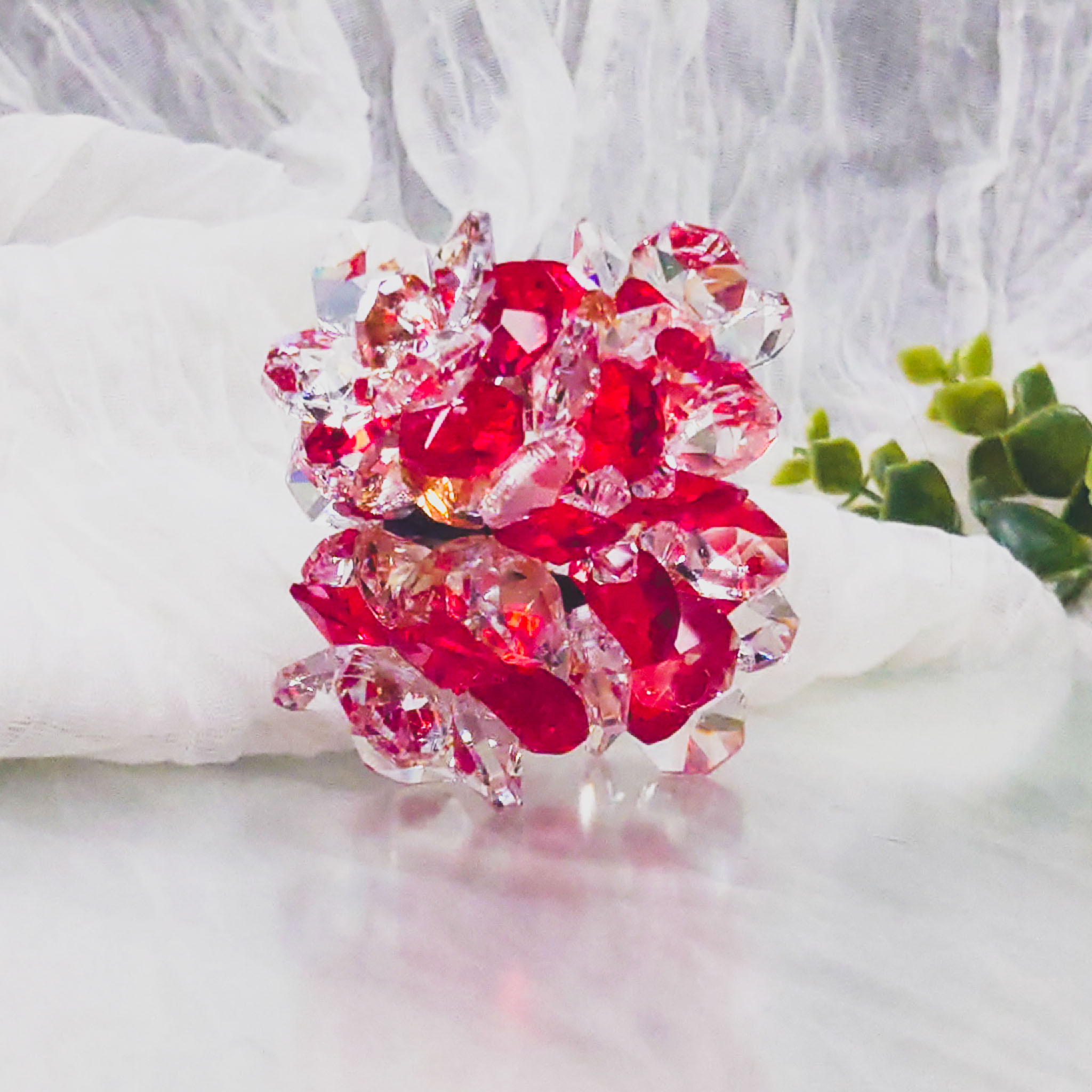 SN24C1016-04 アスフォー社製クリスタル使用　透明なお花の宝石箱のようなサンキャッチャー　置き型◆レッド１