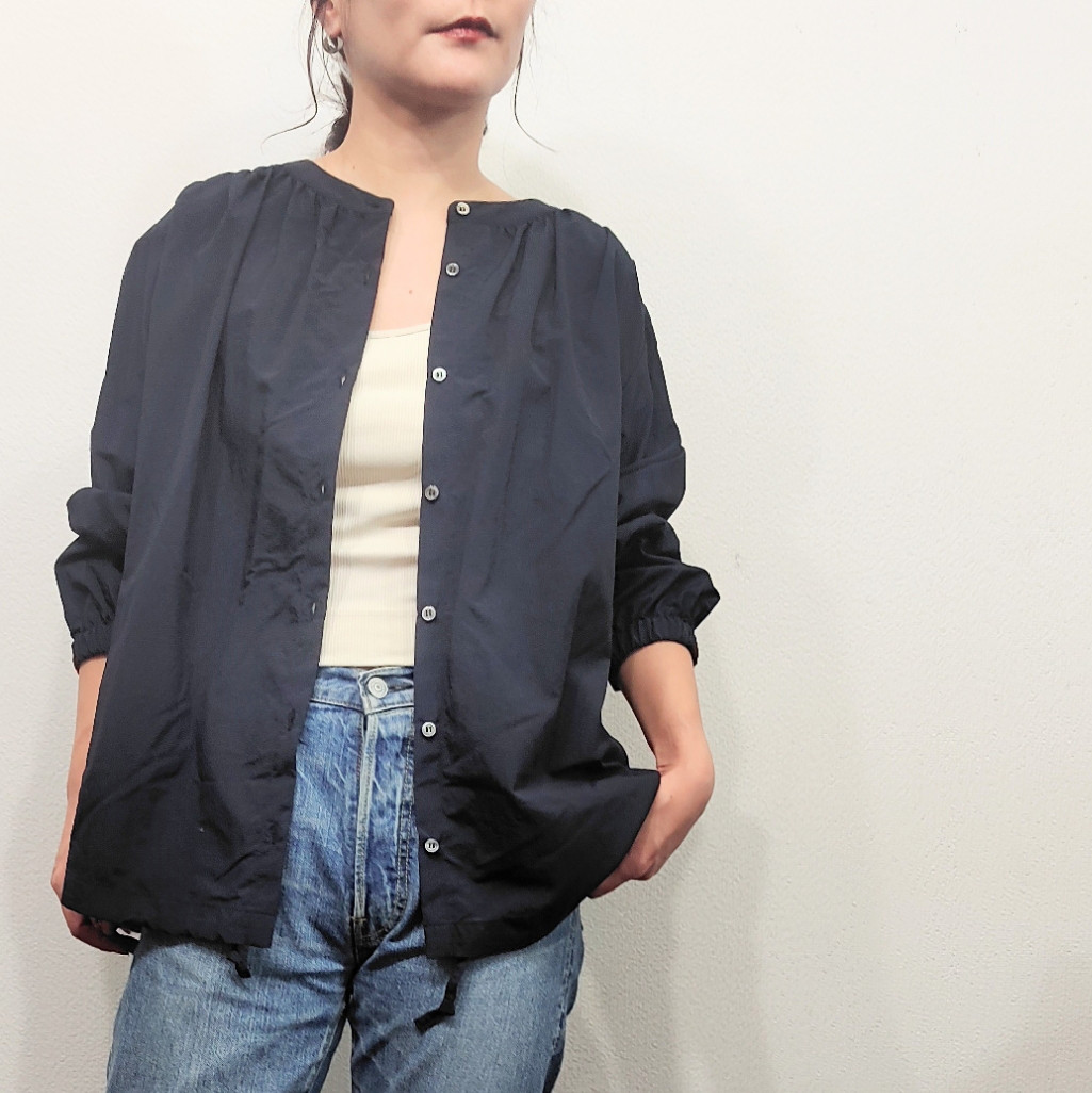 【人気のスピンドルデザイン】ナイロン　ドロスト　羽織　ブラウス　シャツ　ネイビー　日本製