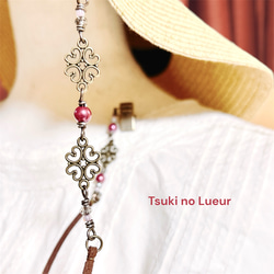 アンティーク調透かしフラワーチャームの帽子クリップ 1枚目の画像