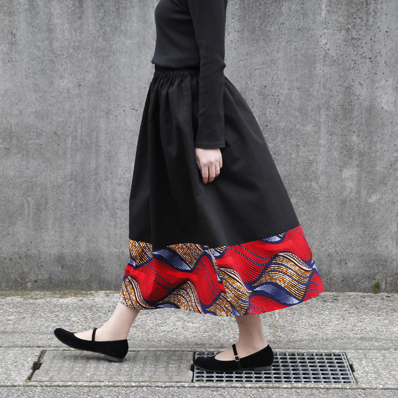 上品で丈夫「 アフリカンプリント × チノ 」２種類の生地を合わせた ロングスカート サイドポケット付き！ アフリカ布