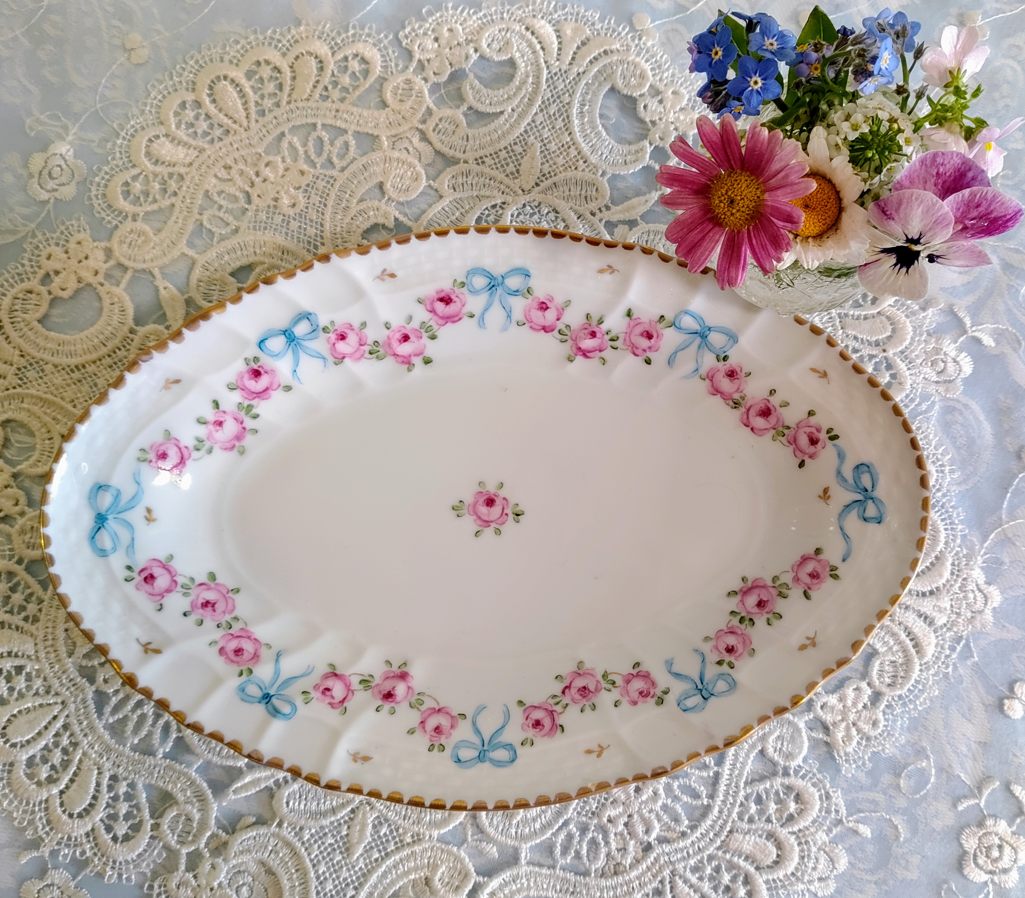 ♡23cm楕円皿（ミニ薔薇＋ブルーリボン）