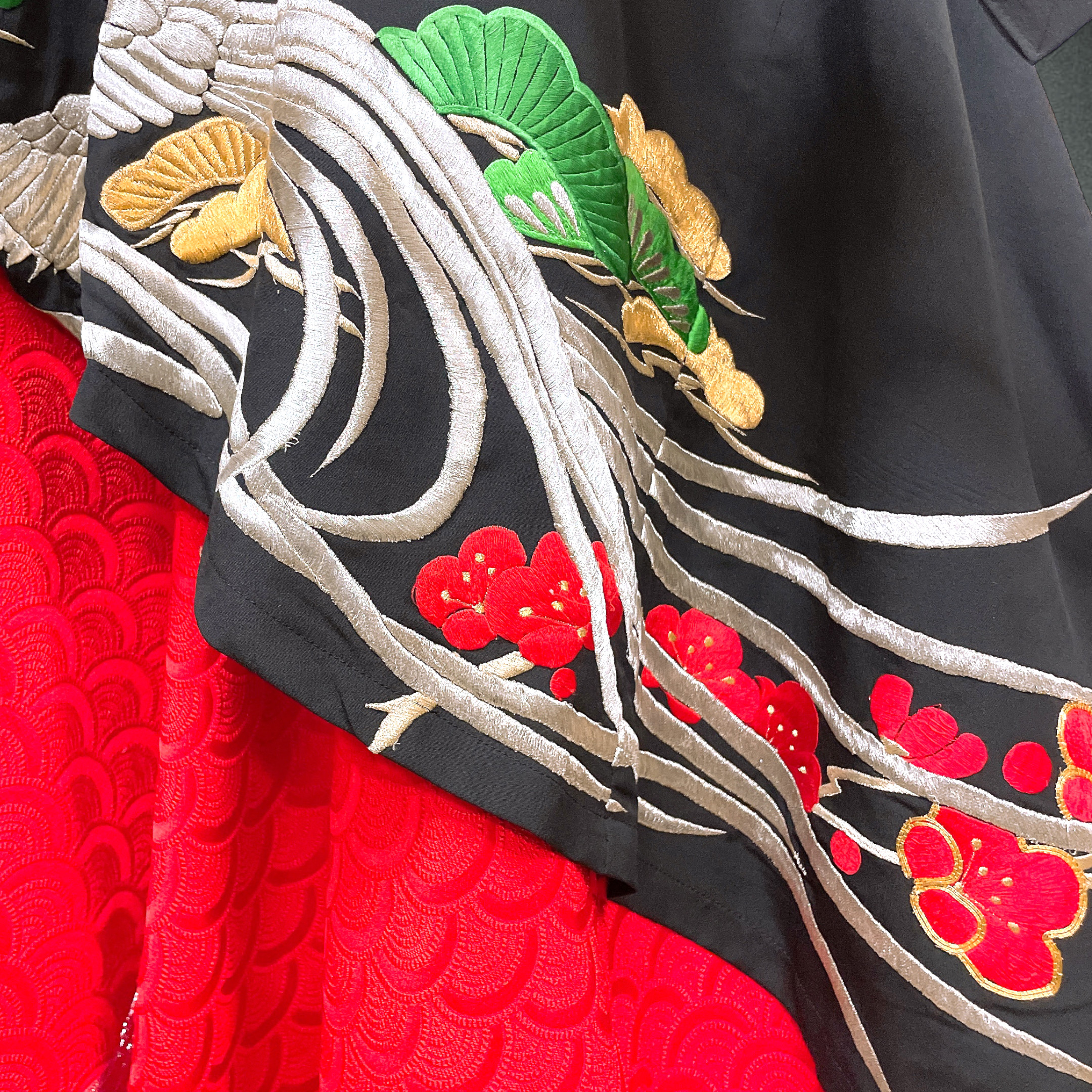 黒赤 鳳凰紋様 刺繍  圧巻の優美さ！留袖 2段フレアーワンピース フォーマル 着物リメイク L〜LL (N70301)