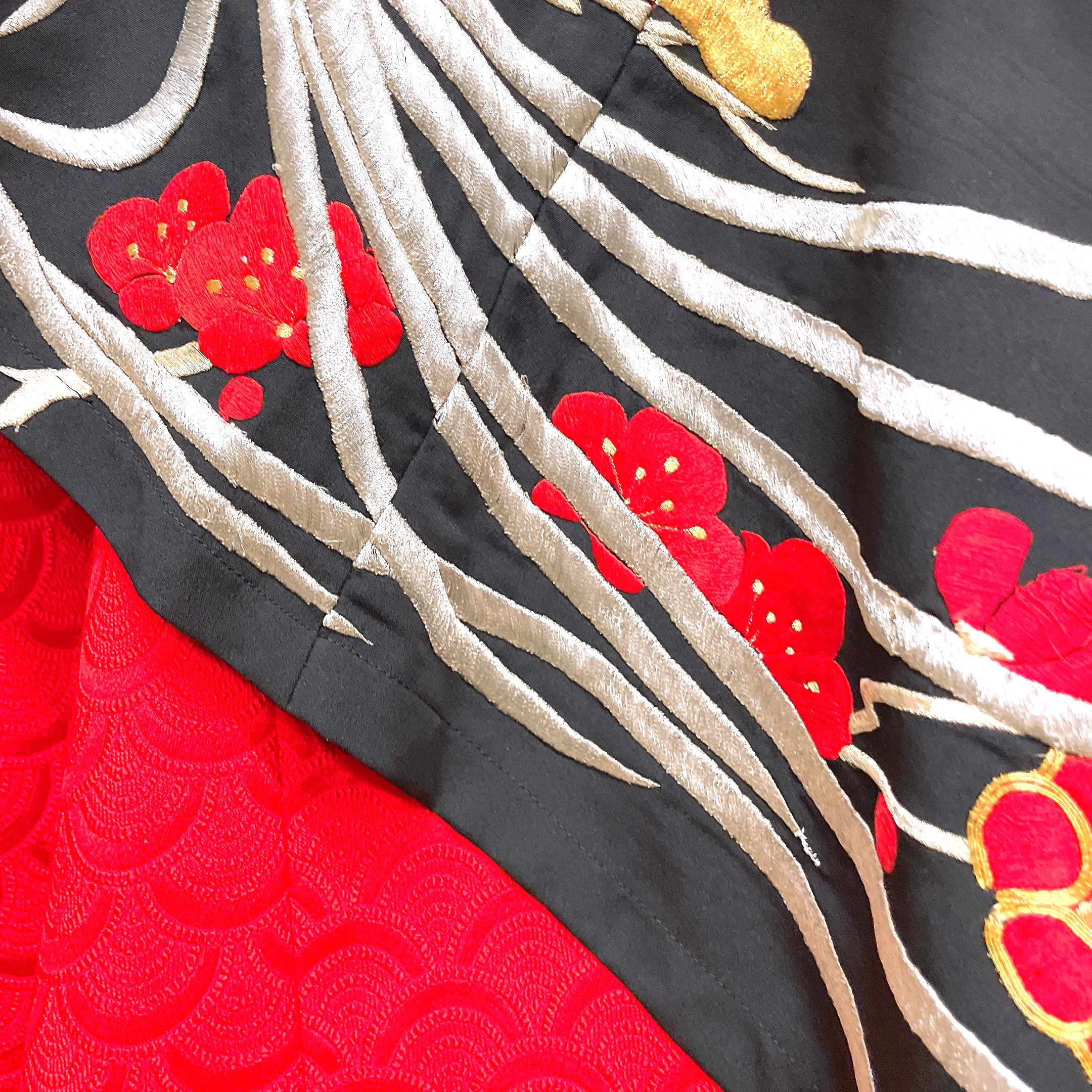 黒赤 鳳凰紋様 刺繍  圧巻の優美さ！留袖 2段フレアーワンピース フォーマル 着物リメイク L〜LL (N70301)