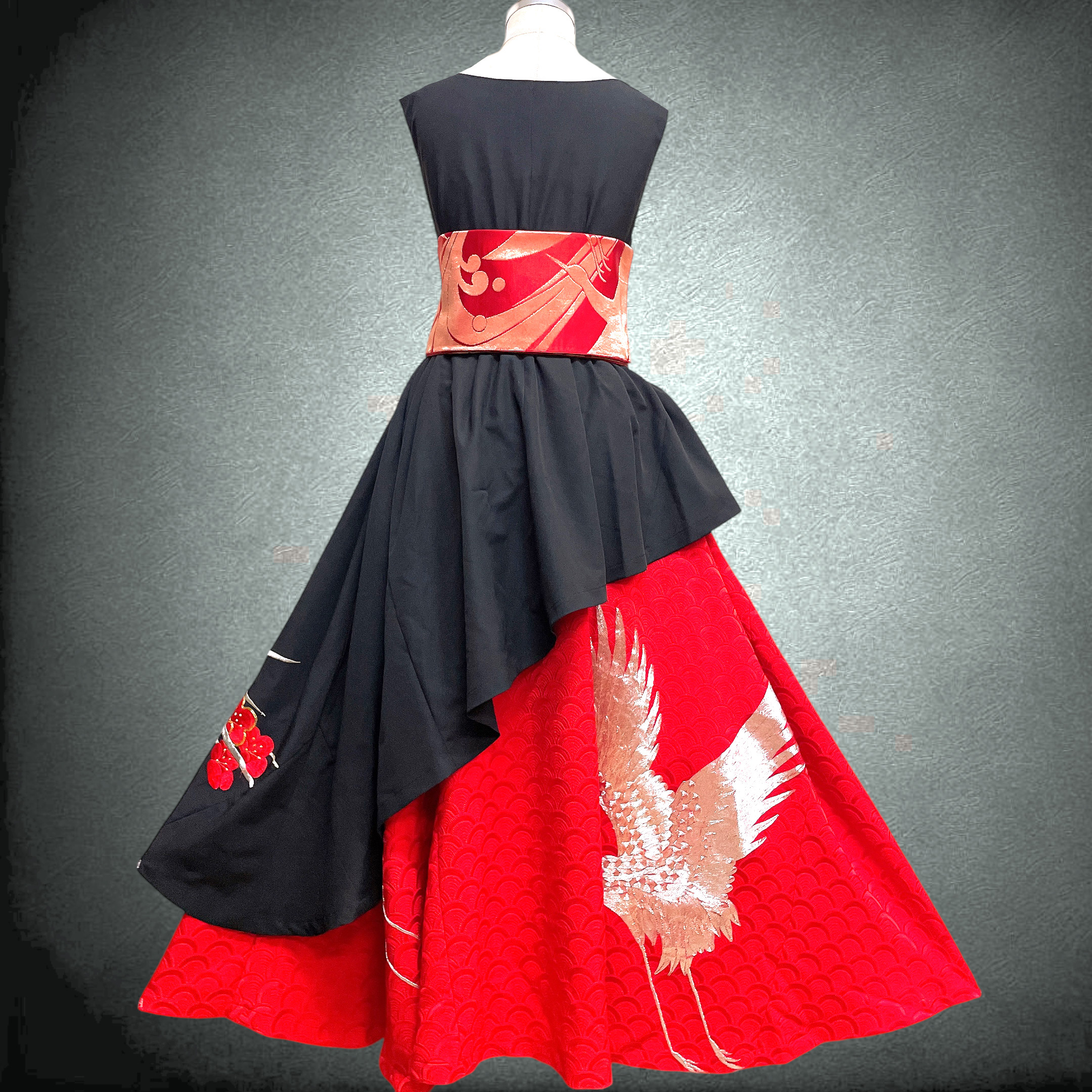 黒赤 鳳凰紋様 刺繍  圧巻の優美さ！留袖 2段フレアーワンピース フォーマル 着物リメイク L〜LL (N70301)