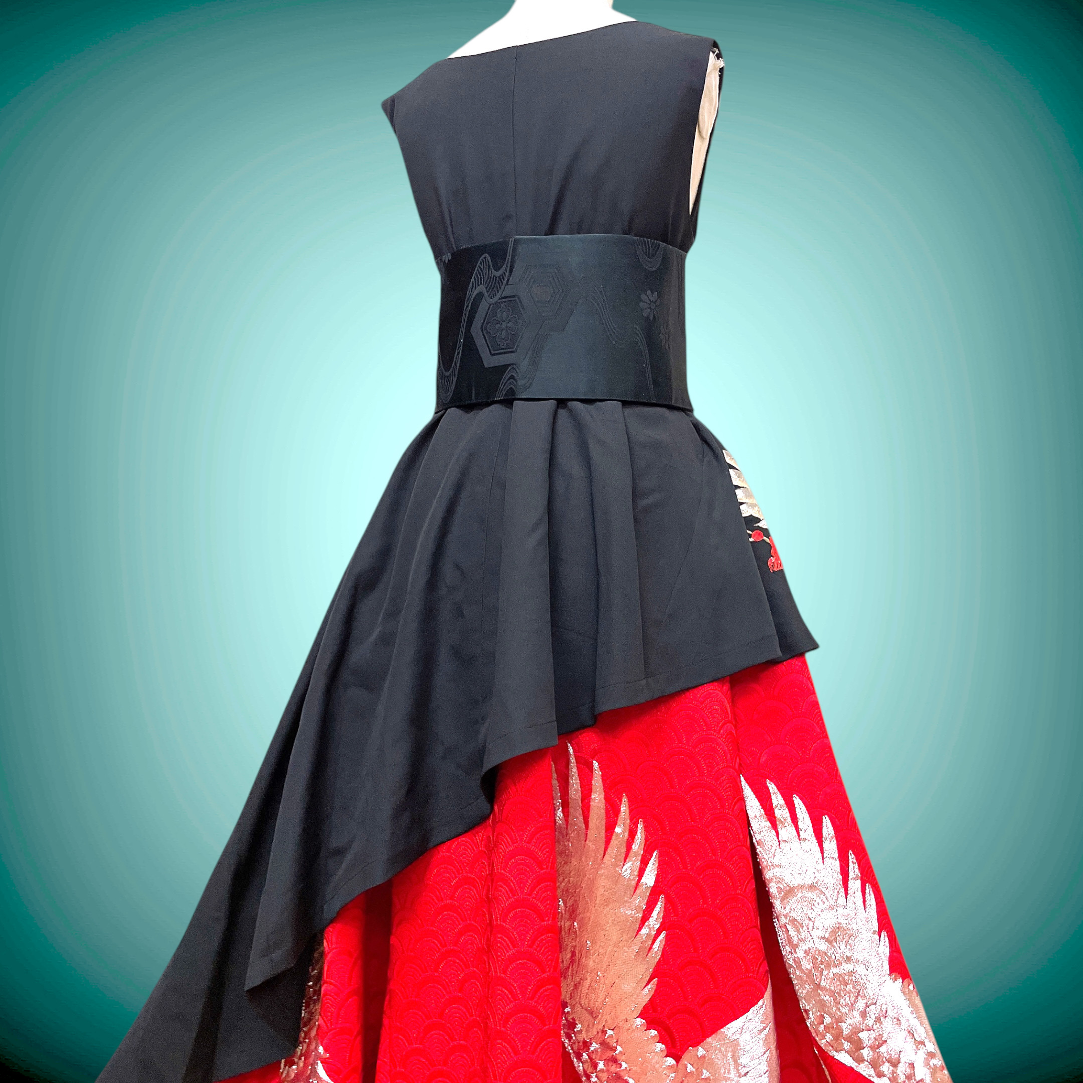 黒赤 鳳凰紋様 刺繍  圧巻の優美さ！留袖 2段フレアーワンピース フォーマル 着物リメイク L〜LL (N70301)