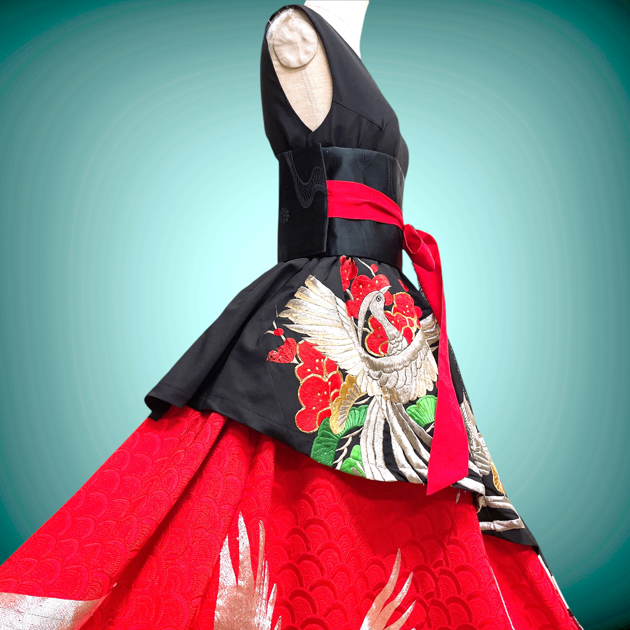 黒赤 鳳凰紋様 刺繍  圧巻の優美さ！留袖 2段フレアーワンピース フォーマル 着物リメイク L〜LL (N70301)