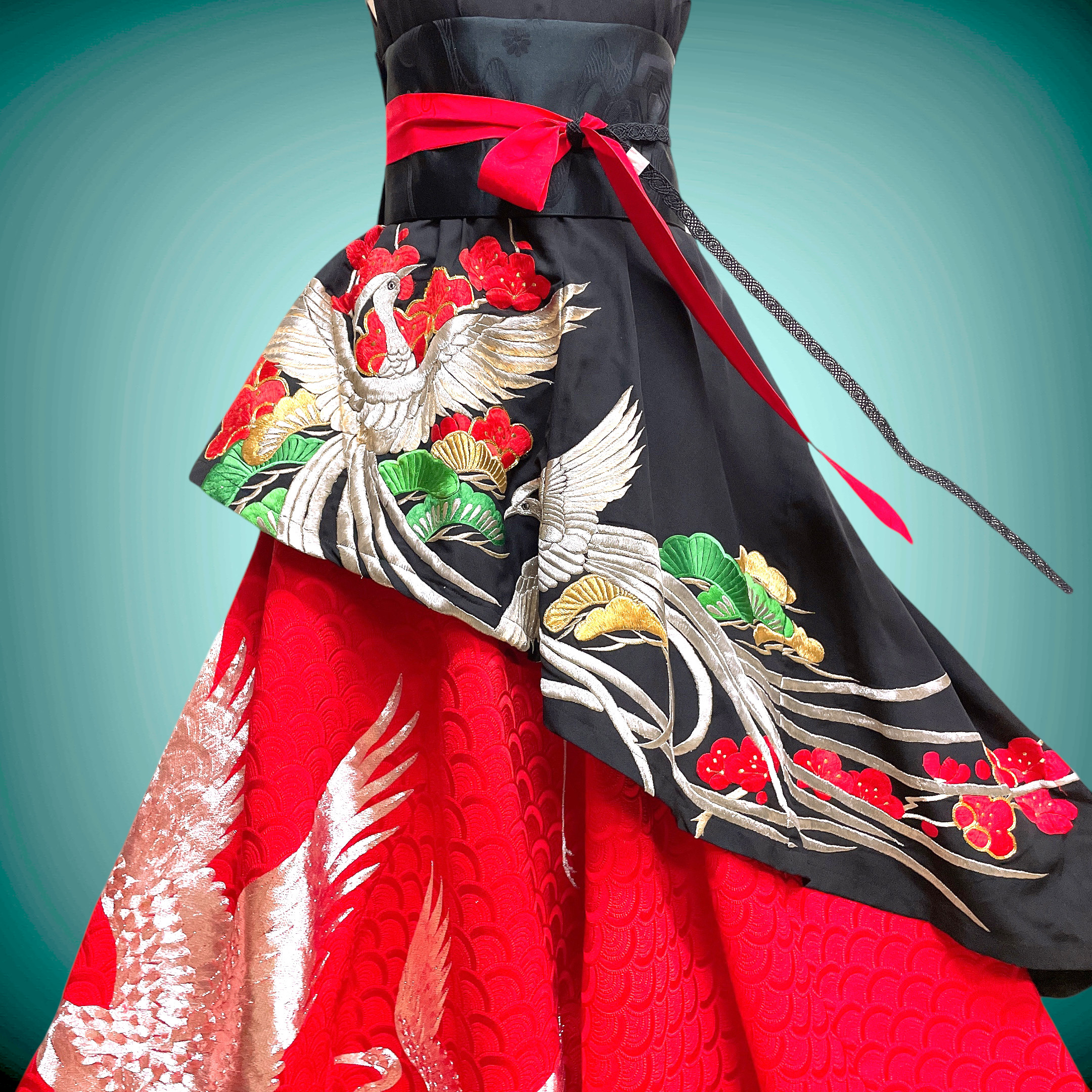 黒赤 鳳凰紋様 刺繍  圧巻の優美さ！留袖 2段フレアーワンピース フォーマル 着物リメイク L〜LL (N70301)