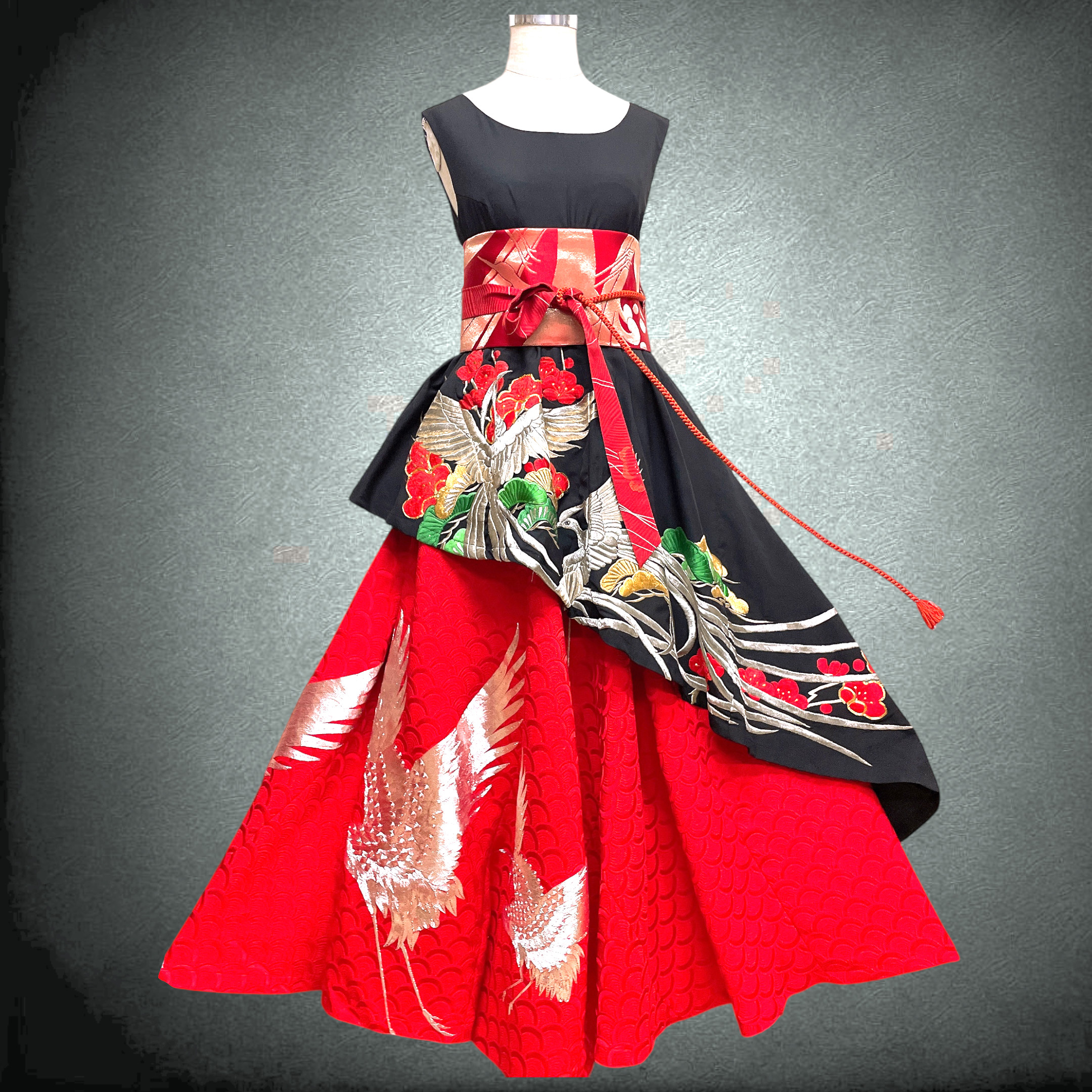 黒赤 鳳凰紋様 刺繍  圧巻の優美さ！留袖 2段フレアーワンピース フォーマル 着物リメイク L〜LL (N70301)