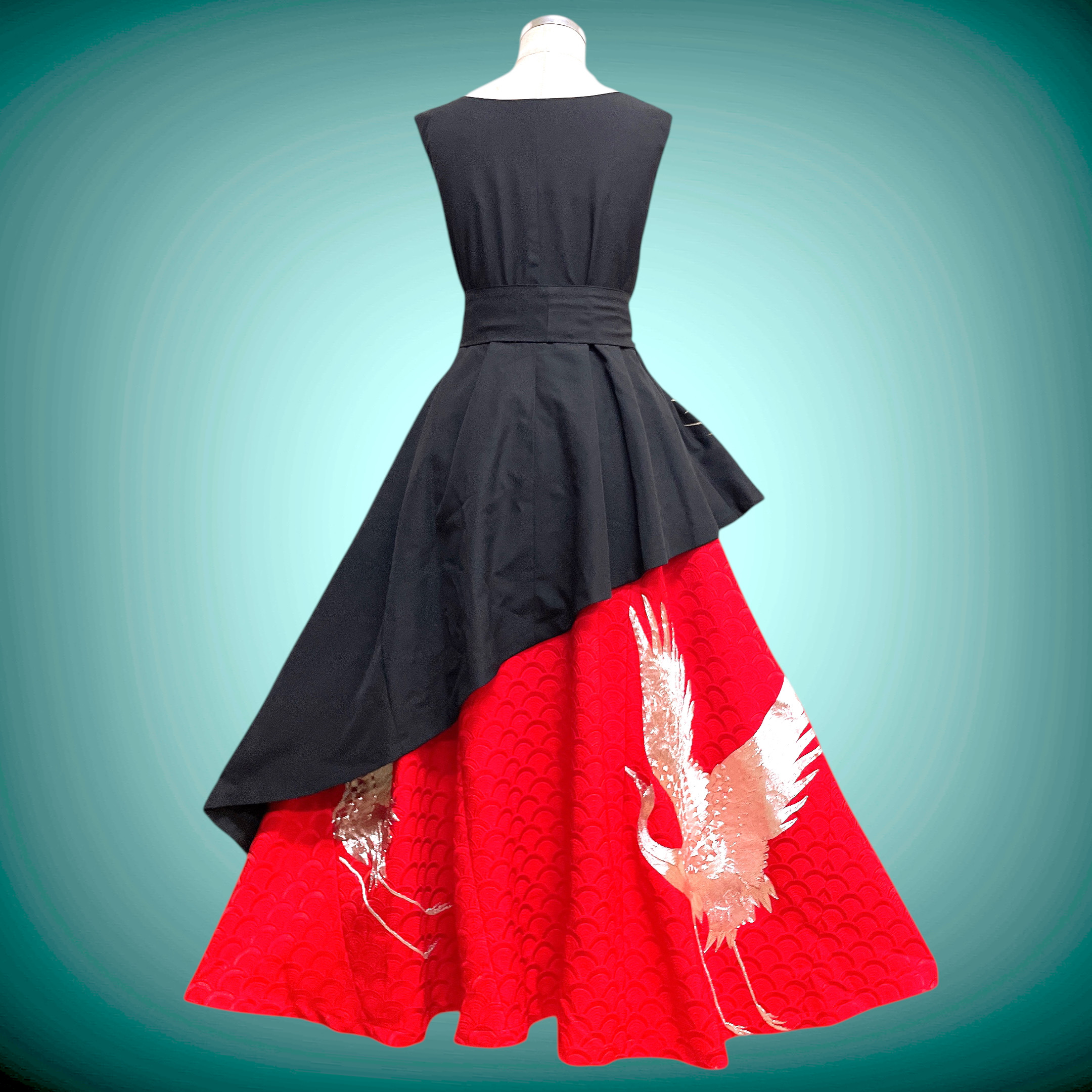 黒赤 鳳凰紋様 刺繍  圧巻の優美さ！留袖 2段フレアーワンピース フォーマル 着物リメイク L〜LL (N70301)