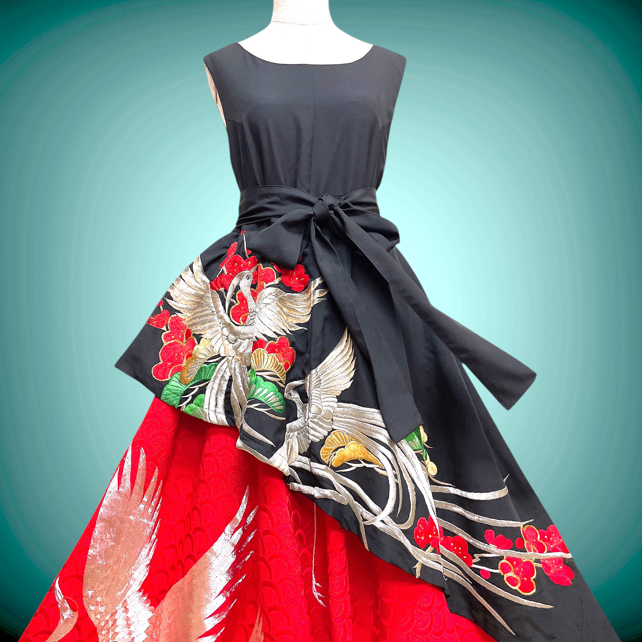 黒赤 鳳凰紋様 刺繍  圧巻の優美さ！留袖 2段フレアーワンピース フォーマル 着物リメイク L〜LL (N70301)