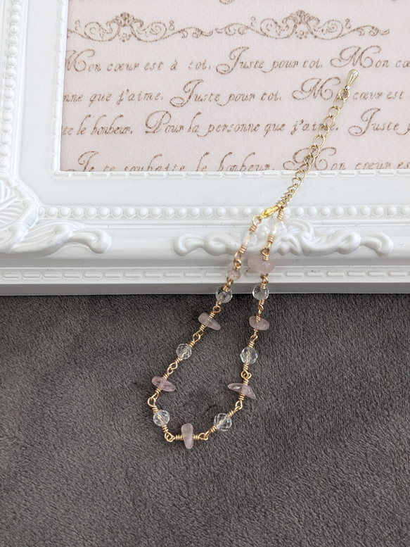 №95 陽射しにきらめくクリスタルとローズクォーツチップのブレス