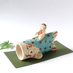 元気で笑顔の金太郎さんと鯉のぼり　　金太郎鯉遊び　置物　陶器 1枚目の画像