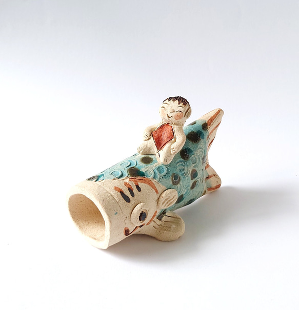 元気で笑顔の金太郎さんと鯉のぼり　　金太郎鯉遊び　置物　陶器 2枚目の画像