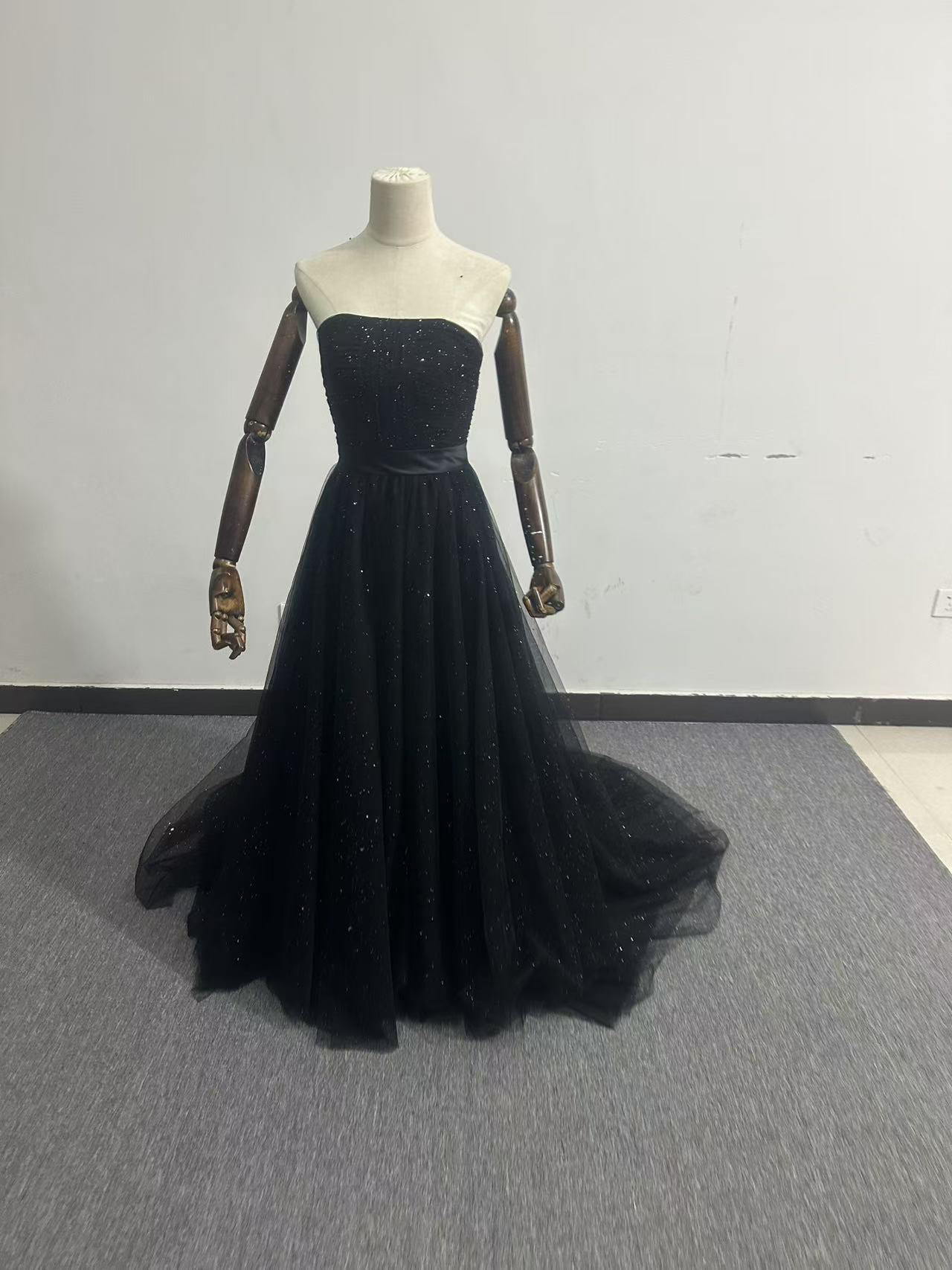 パーティードレス ブラック ベアトップ キラキラチュール 細見えシルエット 編み上げ 披露宴