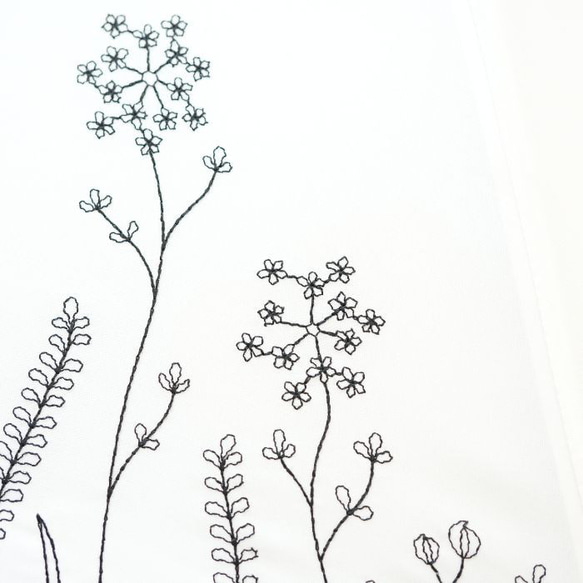 クラシコ 晴雨兼用 日傘 完全遮光 100% 刺繍 モノトーン フラワー ギフト可 8枚目の画像