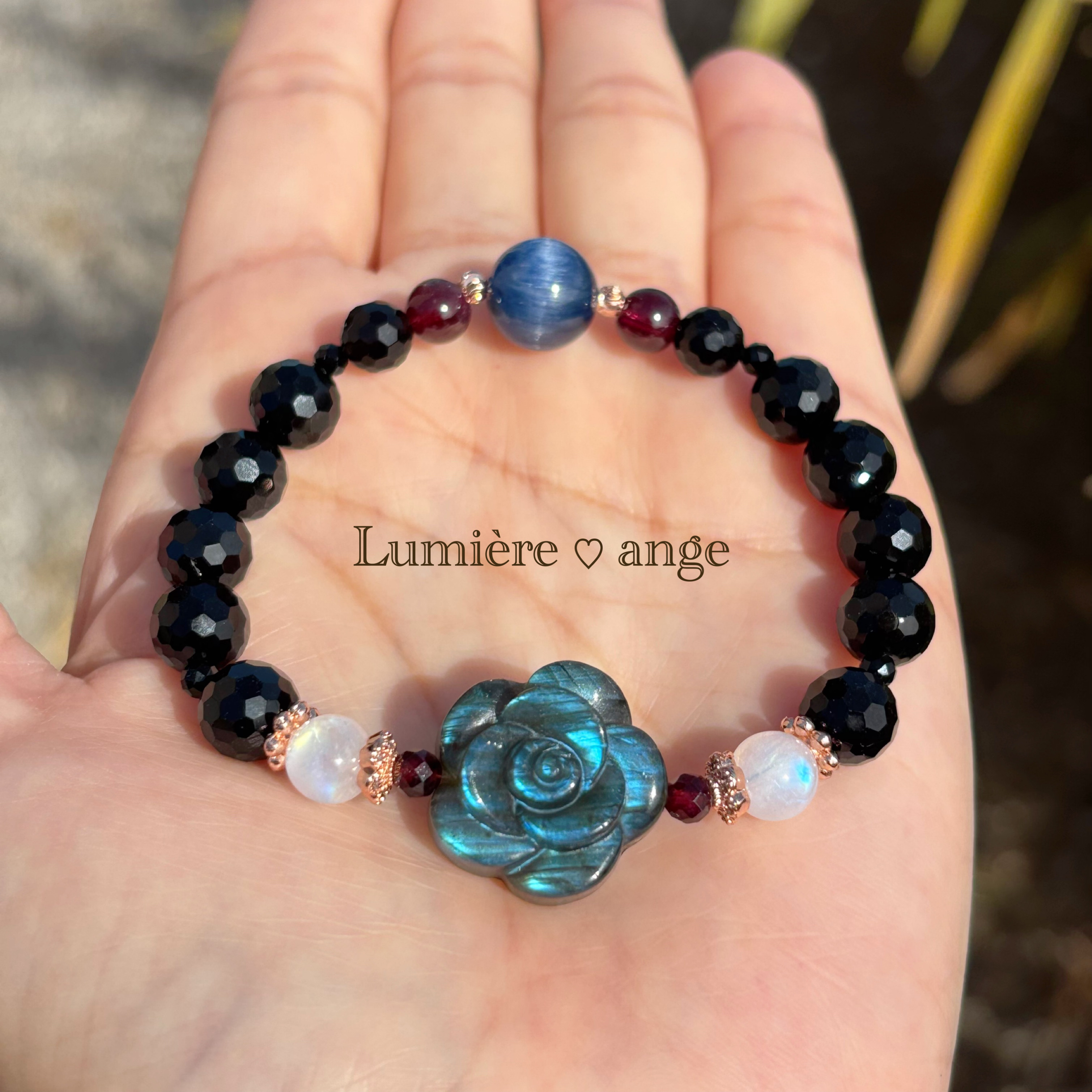 ✧︎* 神秘の薔薇 ✧︎天然石ブレス✧︎*