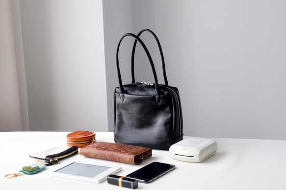 柔軟鞣製皮革迷你方形手提包 | 設計優雅，方便攜帶 第17張的照片