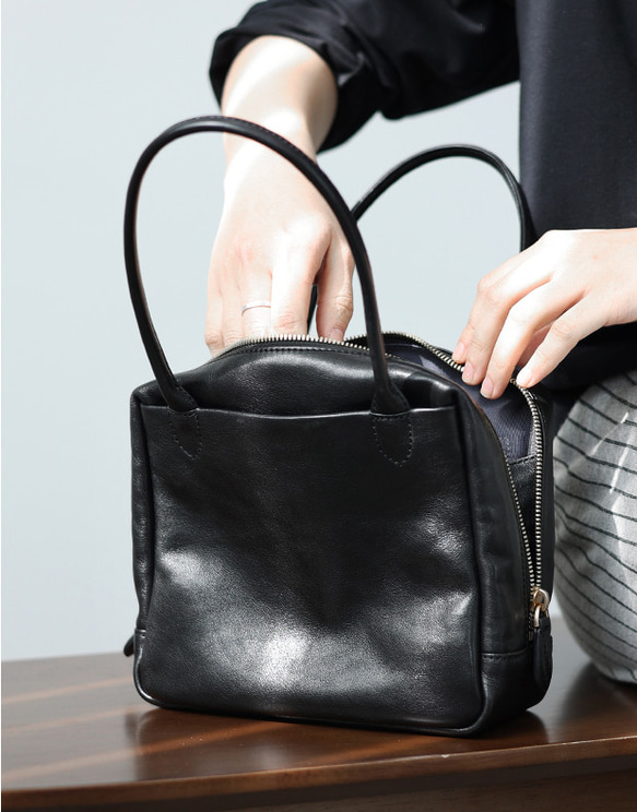 柔軟鞣製皮革迷你方形手提包 | 設計優雅，方便攜帶 第8張的照片