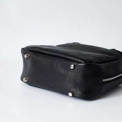 柔軟鞣製皮革迷你方形手提包 | 設計優雅，方便攜帶 第14張的照片