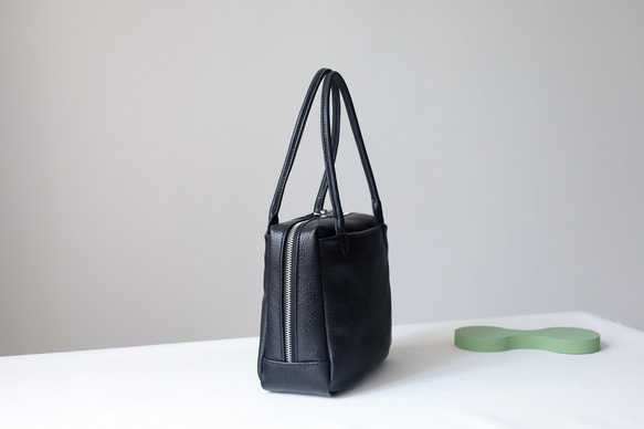 柔軟鞣製皮革迷你方形手提包 | 設計優雅，方便攜帶 第6張的照片