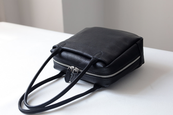 柔軟鞣製皮革迷你方形手提包 | 設計優雅，方便攜帶 第12張的照片