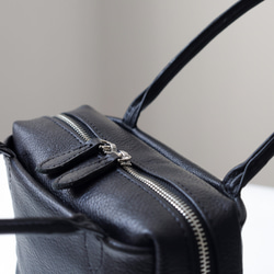 柔軟鞣製皮革迷你方形手提包 | 設計優雅，方便攜帶 第15張的照片